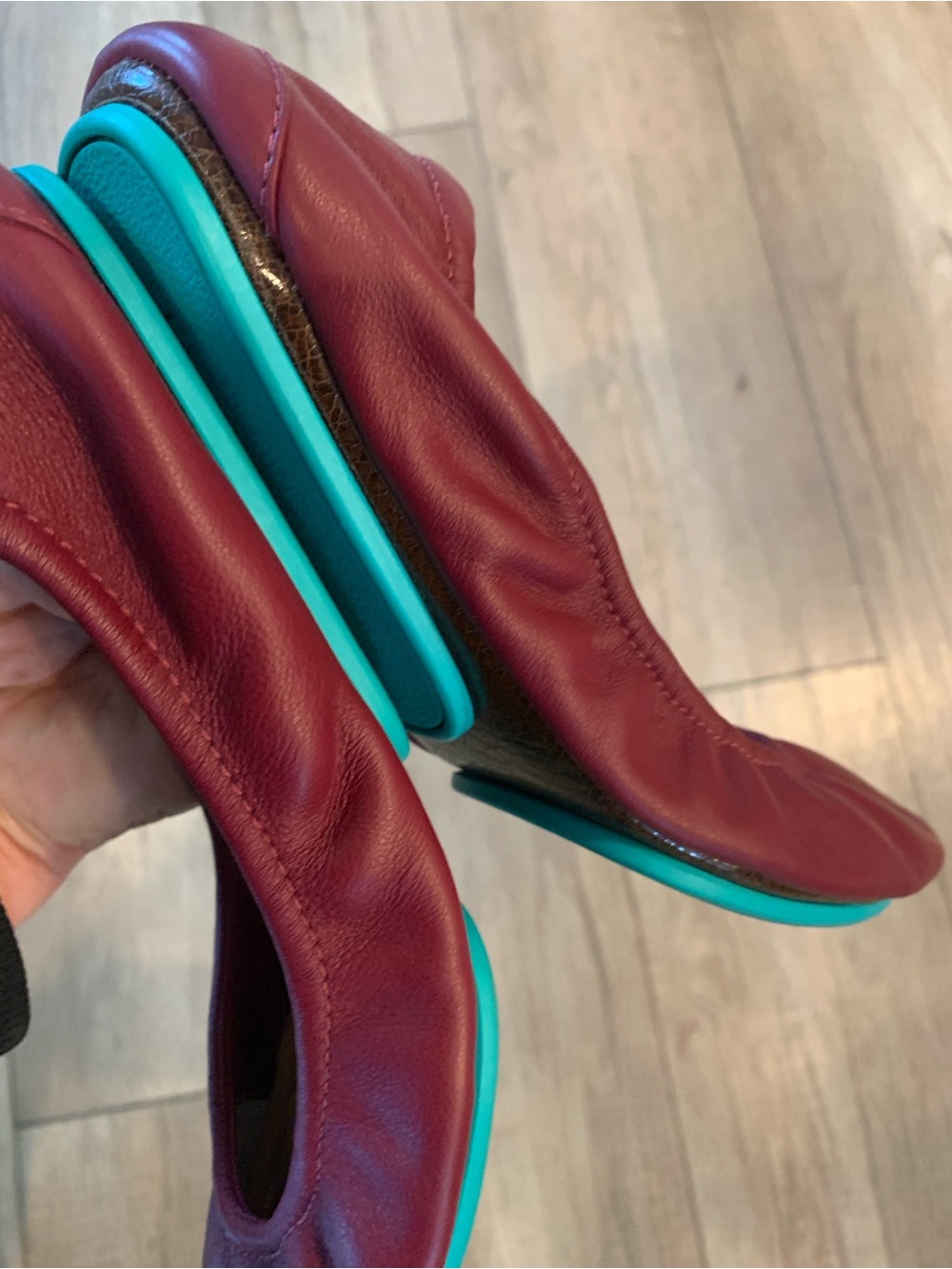 Tieks Sz 8 Foldable Burgundy Leather Slip-On Ballet Flats with Teal Heel Tab - Picture 6 of 16